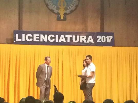 La imagen puede contener: 2 personas